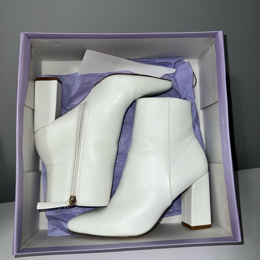 Pointed Toe Boot